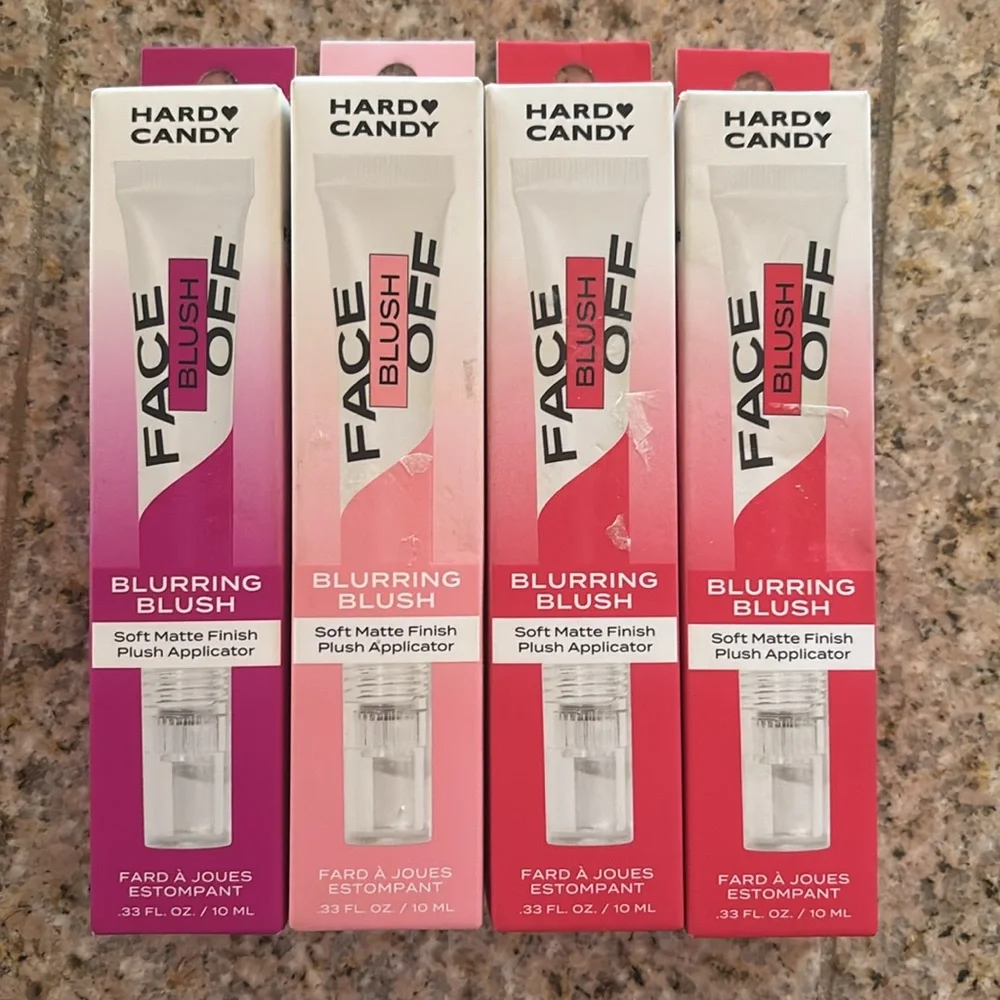 Hard Candy | Face Off Blush 4 Blurring Brush Soft Matte Finish Plush Applicator
